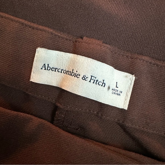 Abercrombie & Fitch Ultra High Rise Tailored Short - Picture 4 of 4